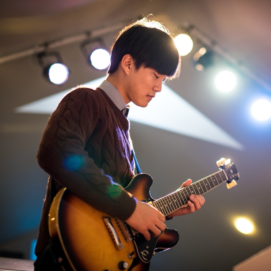 Gitarrist live auf der Bühne